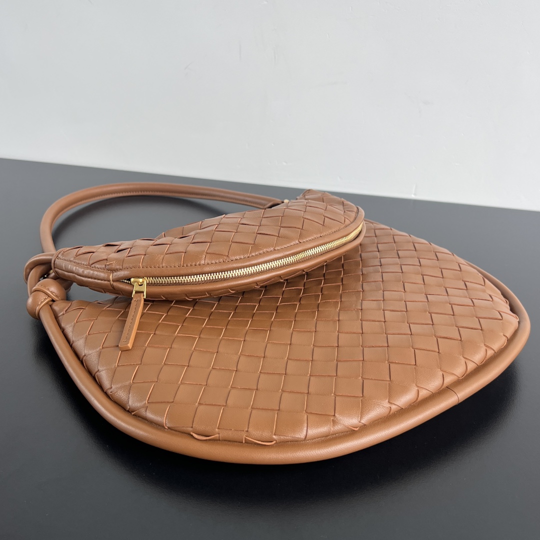 Medium Gemelli Intrecciato Leather Shoulder Bag Caramel